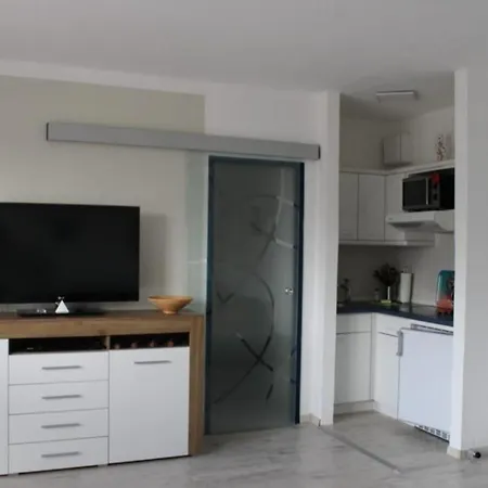 Sonnenschein Mit Grossem Balkon